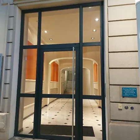 110 M2 Golden Square, Renovated, 20metres Croisette, Parking Private