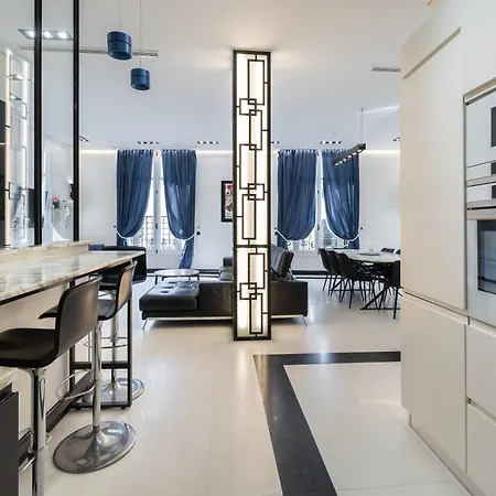 Apartment 110 M2 Golden Square, Renovated, 20metres Croisette, Parking Private Cannes