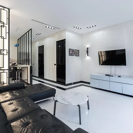110 M2 Golden Square, Renovated, 20metres Croisette, Parking Private شقة