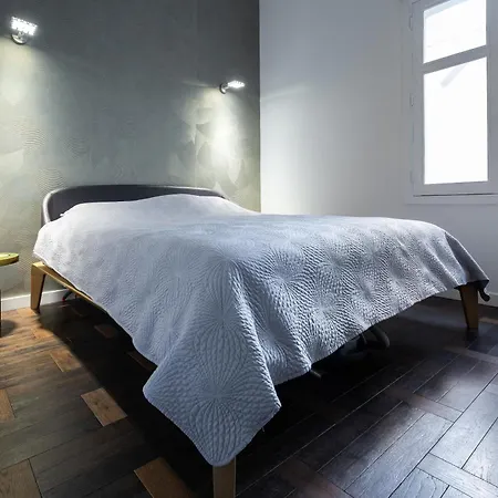 شقة 110 M2 Golden Square, Renovated, 20metres Croisette, Parking Private *