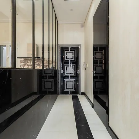 شقة 110 M2 Golden Square, Renovated, 20metres Croisette, Parking Private