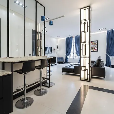 110 M2 Golden Square, Renovated, 20metres Croisette, Parking Private Apartment Cannes