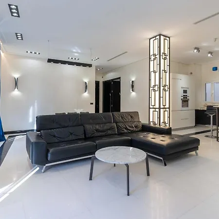 דירה 110 M2 Golden Square, Renovated, 20metres Croisette, Parking Private