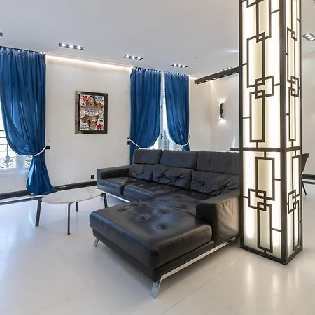 דירה 110 M2 Golden Square, Renovated, 20metres Croisette, Parking Private קאן