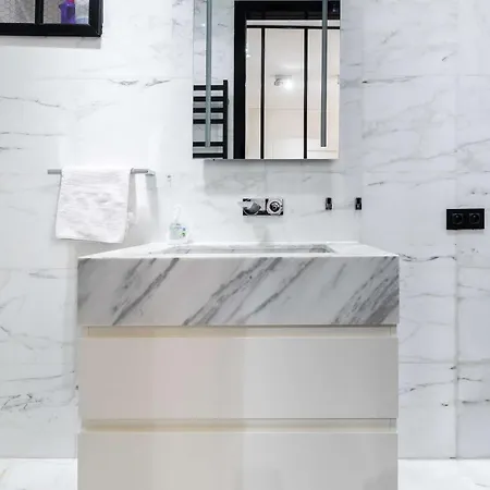 110 M2 Golden Square, Renovated, 20metres Croisette, Parking Private * קאן