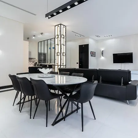 110 M2 Golden Square, Renovated, 20metres Croisette, Parking Private דירה קאן