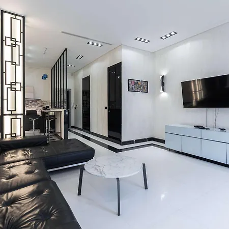 110 M2 Golden Square, Renovated, 20metres Croisette, Parking Private * קאן