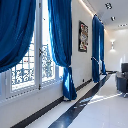 110 M2 Golden Square, Renovated, 20metres Croisette, Parking Private דירה קאן