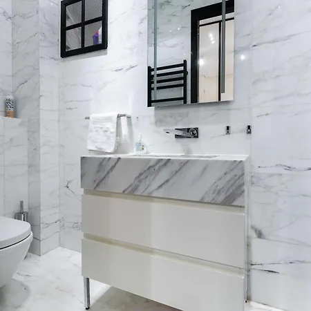 110 M2 Golden Square, Renovated, 20metres Croisette, Parking Private דירה