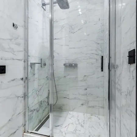 דירה 110 M2 Golden Square, Renovated, 20metres Croisette, Parking Private