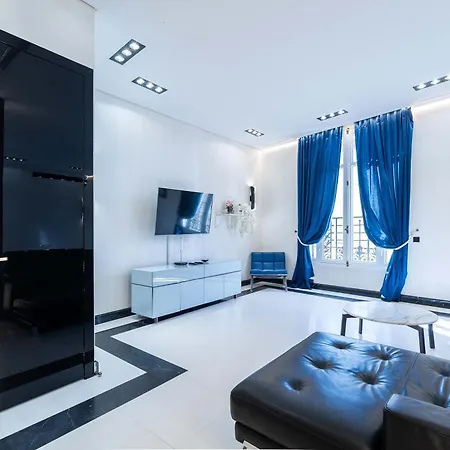 110 M2 Golden Square, Renovated, 20metres Croisette, Parking Private דירה *