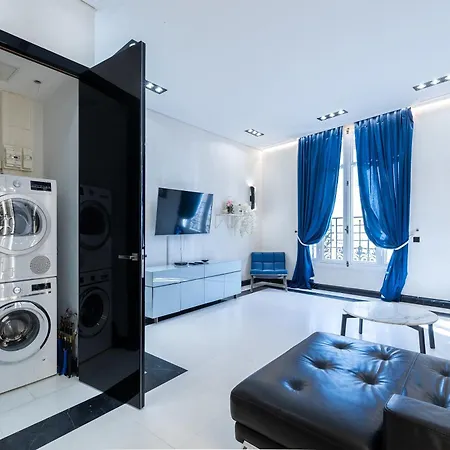 110 M2 Golden Square, Renovated, 20metres Croisette, Parking Private